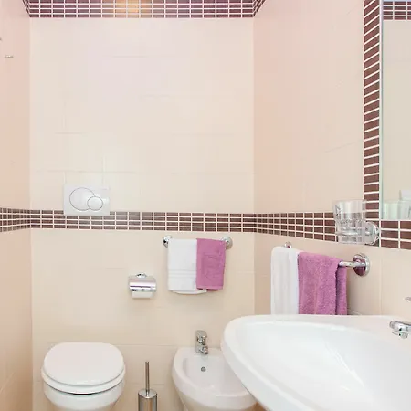 Πανσιόν Casa Maplink 2*